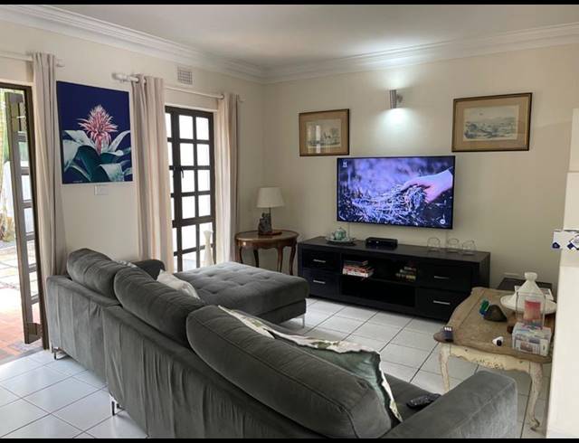 2 BEDROOM APARTMENT FOR SALE IN UMHLANGA CENTRAL